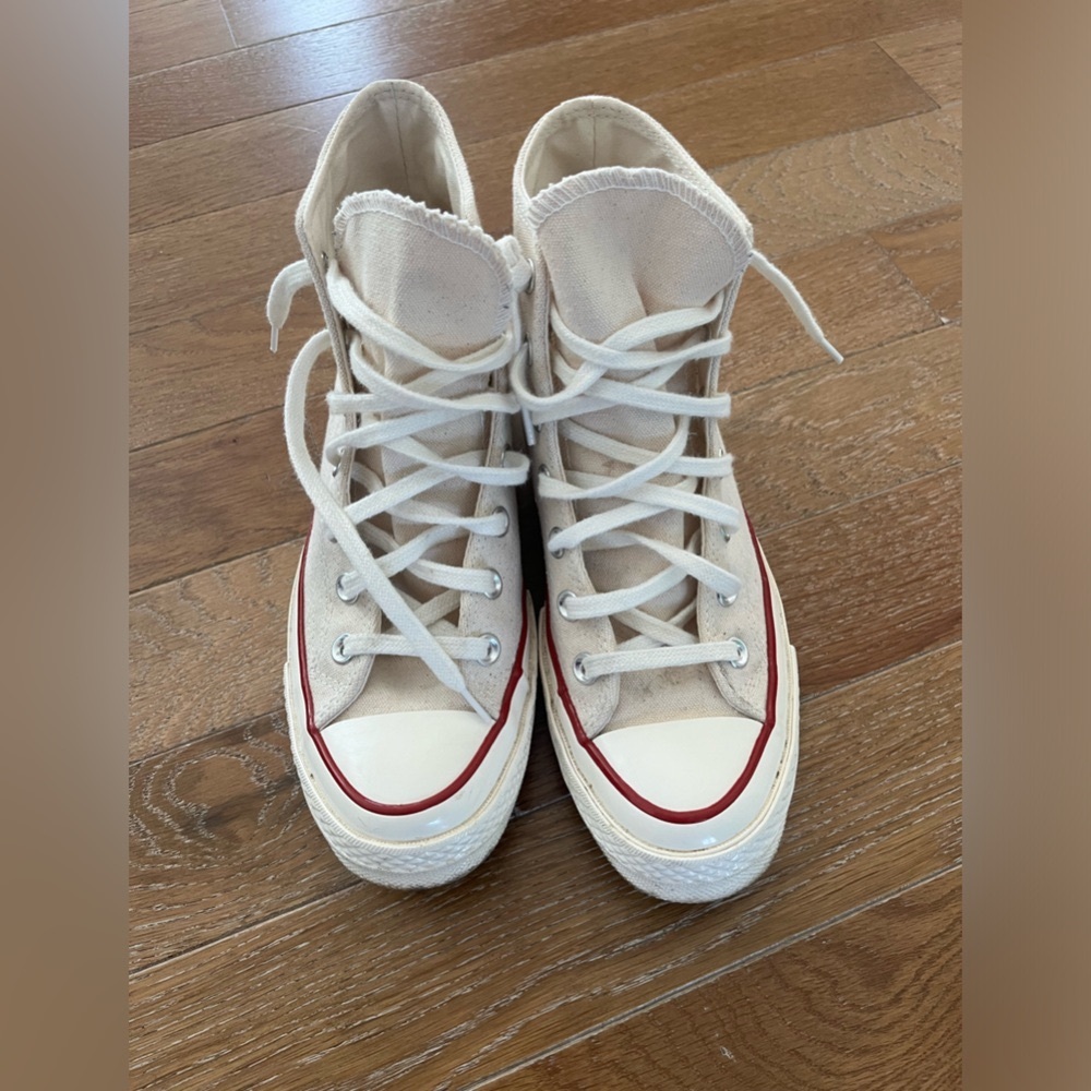 Perfect condition CONVERSE Chuck Taylor Canvas high top size 8 Womens Sz 6 men’s
